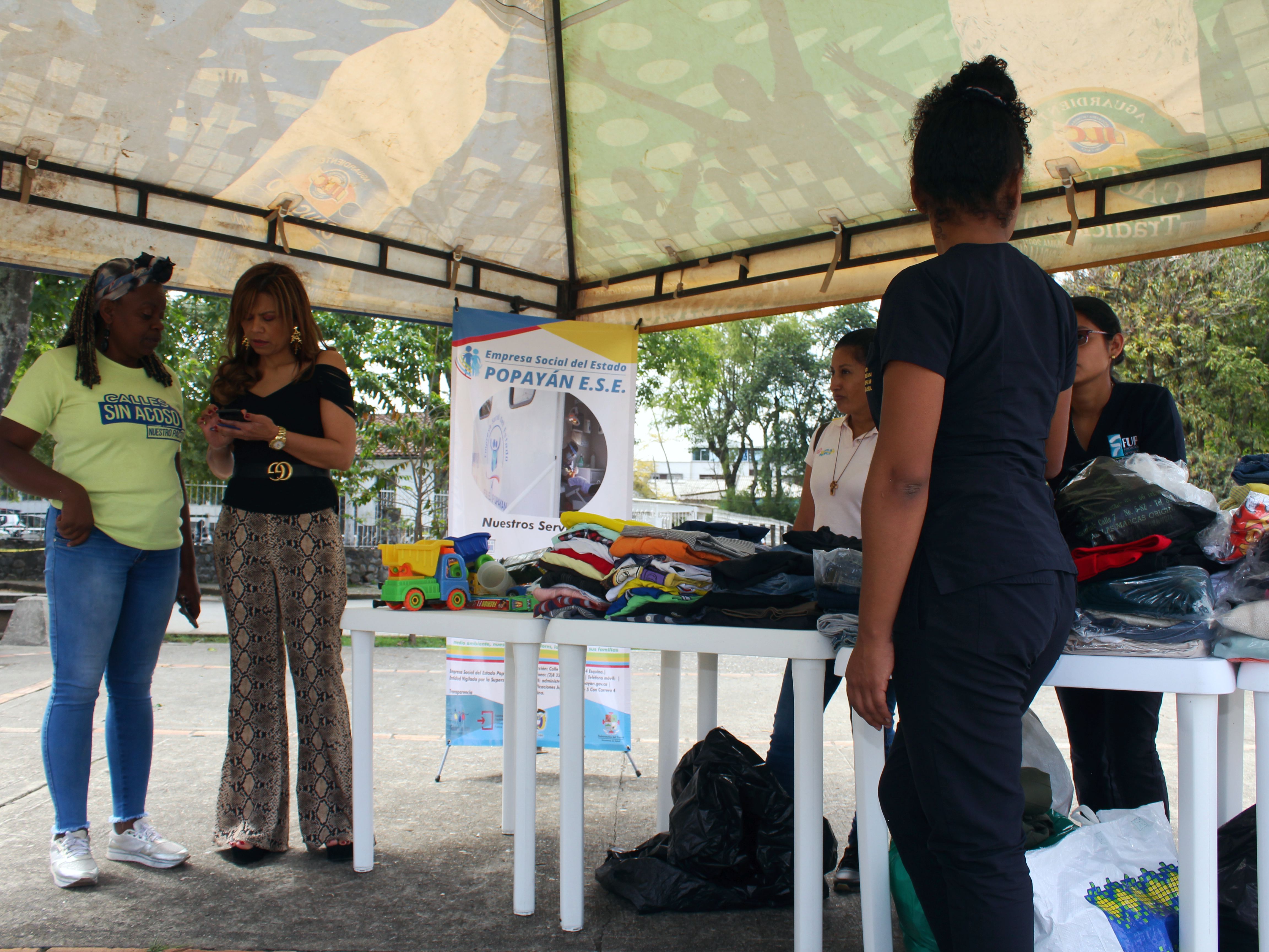 Donaton para habitantes de la calle (Ropa de segunda mano en muy buen estado y juguetes al servicio de la comunidad)